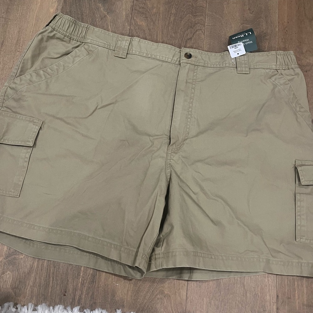 LL Bean Cargo Shorts in Khaki - Classic Everyday size 44
